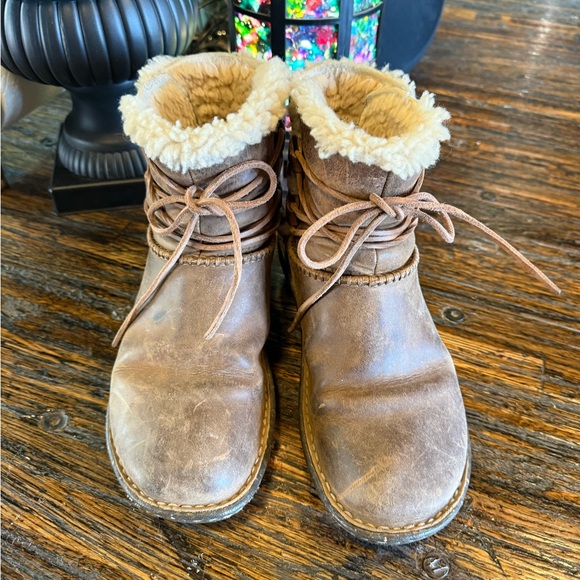 Ugg Cozy Shearling-Lined Ankle Brown Boots Lace Up Caspia Cozy - Picture 8 of 16